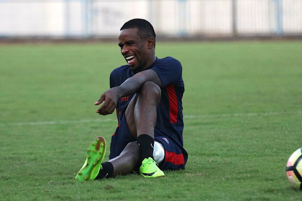 Tim Pelatih Arema FC Beber Alasan Pulangkan Greg Nwokolo Tim Pelatih Arema FC Beber Alasan Pulangkan Greg Nwokolo