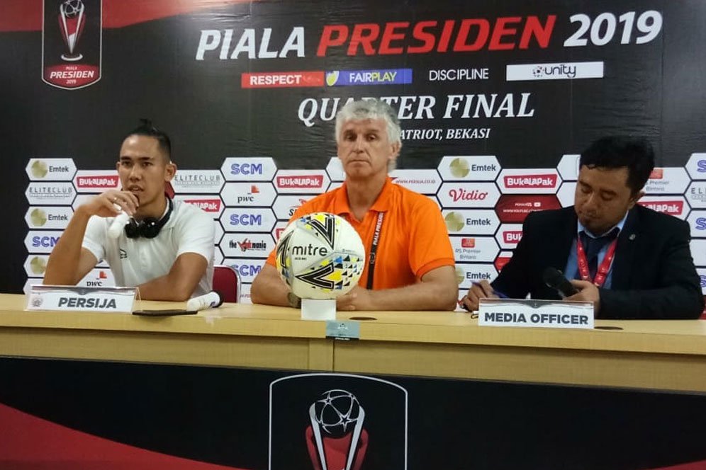 Gol Tangan Tuhan Patrich Wanggai: Kolev Protes, Thoriq Alkatiri Bilang 'I Don't See' Gol Tangan Tuhan Patrich Wanggai: Kolev Protes, Thoriq Alkatiri Bilang 'I Don't See'