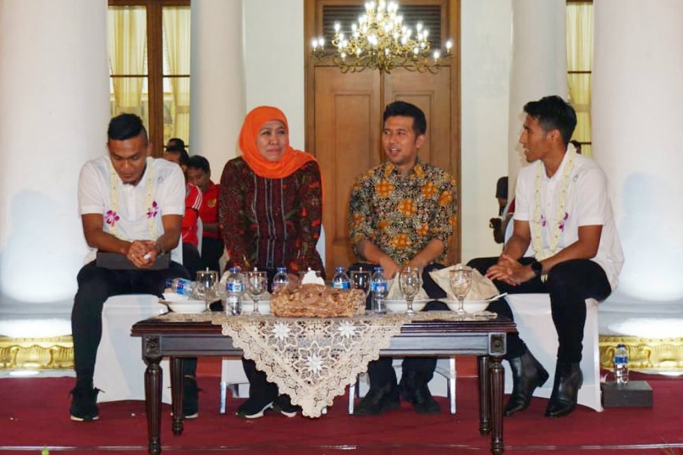 Gubernur Jatim Gercep Tinjau Langsung Penanganan Korban Kerusuhan Stadion Kanjuruhan Gubernur Jatim Gercep Tinjau Langsung Penanganan Korban Kerusuhan Stadion Kanjuruhan
