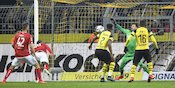 Bundesliga Moment: Triple Saves Roman Burki