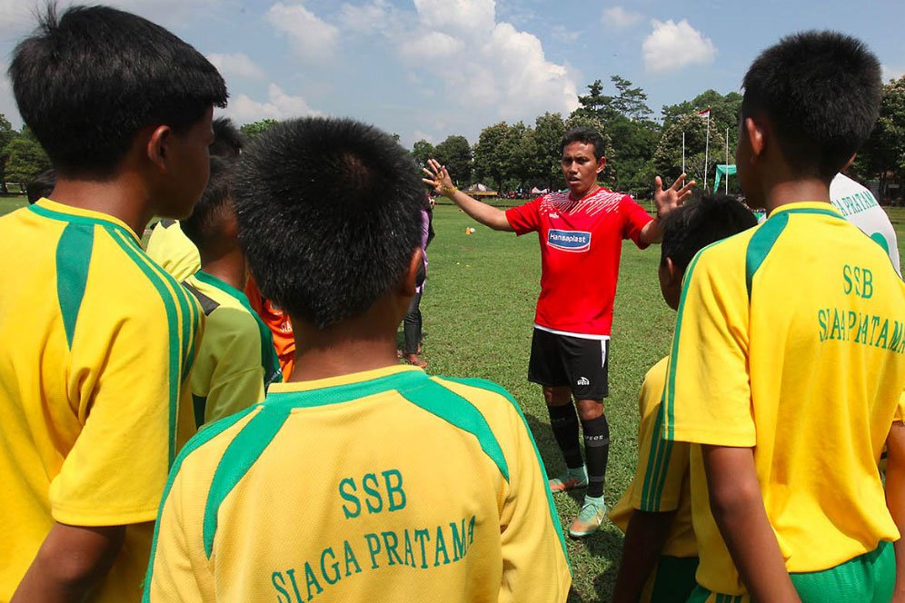 2 Pelatih Timnas Indonesia Pantau Final Liga Hansaplast TopSkor U-13 2 Pelatih Timnas Indonesia Pantau Final Liga Hansaplast TopSkor U-13