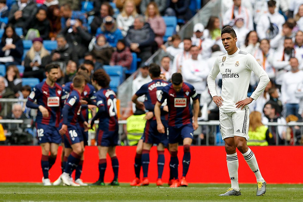 Real Madrid Kalah Lagi, Varane: Tetap Tenang dan Percaya Real Madrid Kalah Lagi, Varane: Tetap Tenang dan Percaya