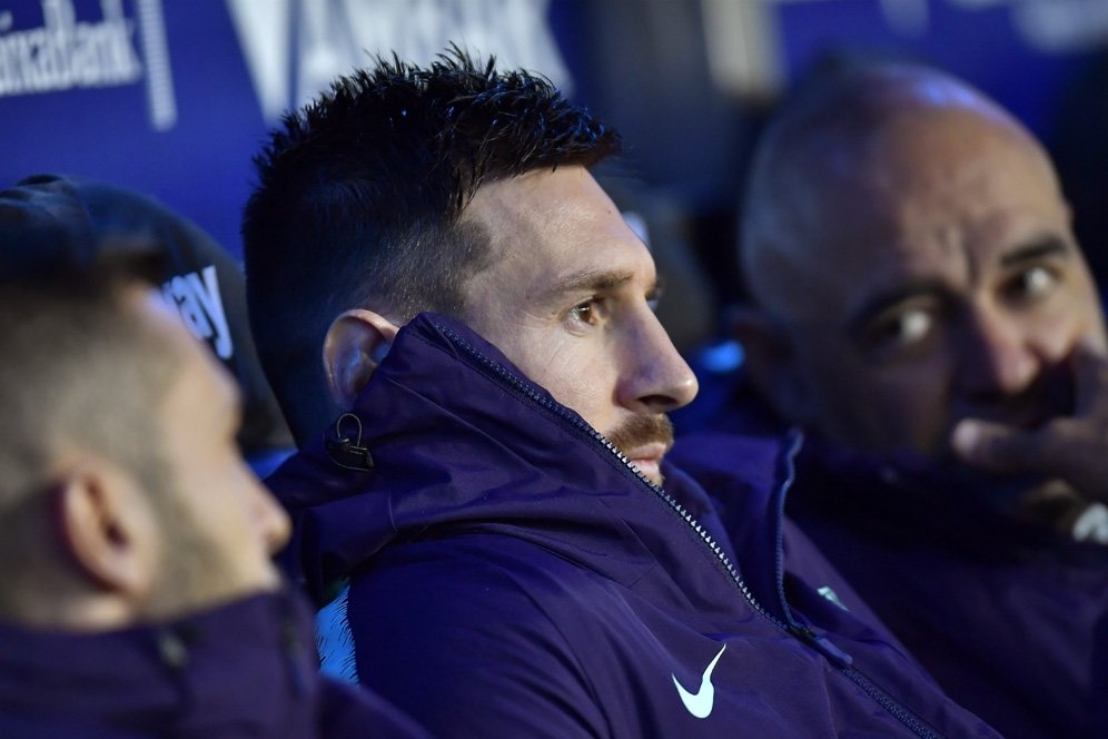Ketika Barcelona 'Terpaksa' Meminta Bantuan Lionel Messi Ketika Barcelona 'Terpaksa' Meminta Bantuan Lionel Messi