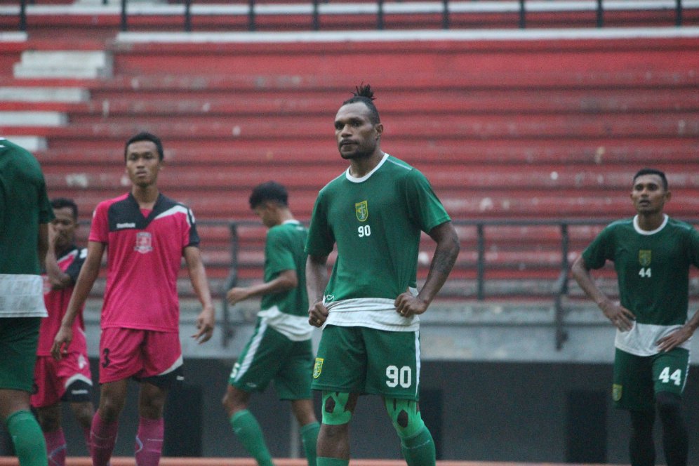 Persebaya Sebut Dilepasnya Nelson Alom Sesuai Kesepakatan Persebaya Sebut Dilepasnya Nelson Alom Sesuai Kesepakatan