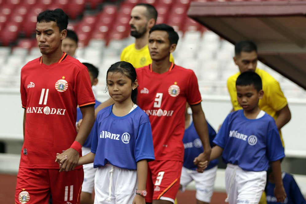 Player Escort Allianz: Senangnya Bisa Menemani Pemain Persija di SUGBK Player Escort Allianz: Senangnya Bisa Menemani Pemain Persija di SUGBK