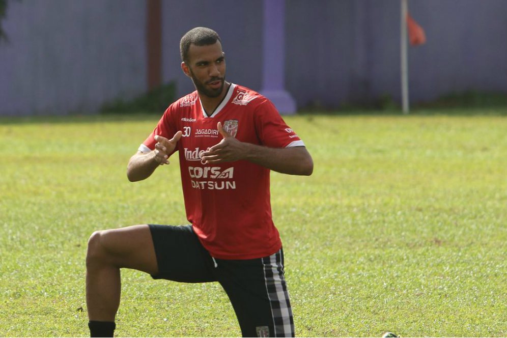 Bantahan Comvalius Terkait Gosip Kepindahan ke Arema Bantahan Comvalius Terkait Gosip Kepindahan ke Arema