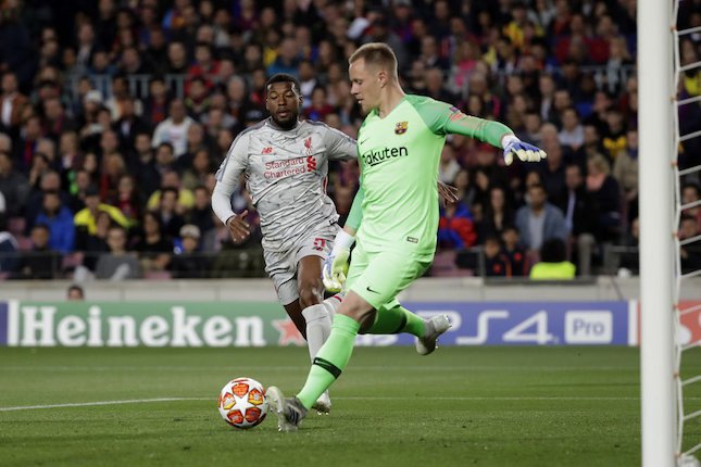 Kiper dan Lini Belakang Kiper dan Lini Belakang