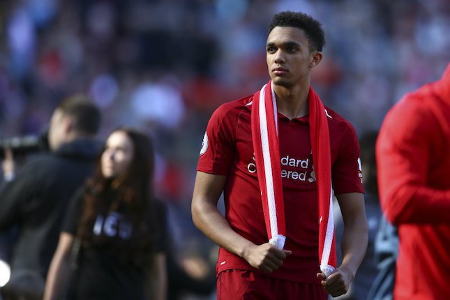 Trent Alexander-Arnold - Assist Terbanyak oleh bek dalam satu musim EPL (12) Trent Alexander-Arnold - Assist Terbanyak oleh bek dalam satu musim EPL (12)