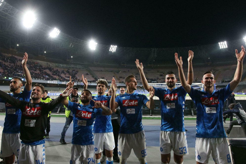 Video: Ruang Ganti Napoli yang Ambyar Video: Ruang Ganti Napoli yang Ambyar