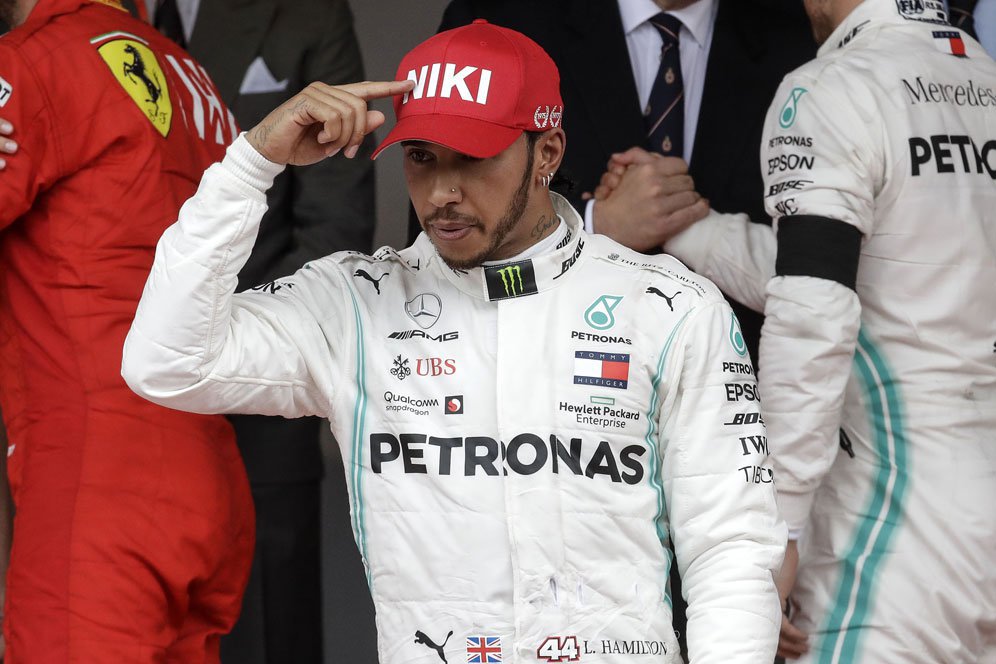 Lewis Hamilton Dedikasikan Kemenangan Monako untuk Niki Lauda Lewis Hamilton Dedikasikan Kemenangan Monako untuk Niki Lauda