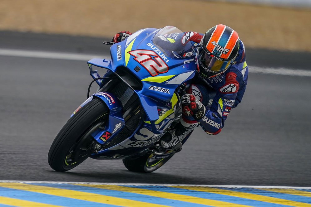 Rins Berikan Helm ke Keluarga Mendiang Petugas Trek di Le Mans Rins Berikan Helm ke Keluarga Mendiang Petugas Trek di Le Mans