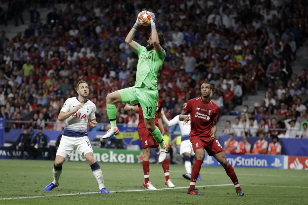 Alisson Becker Raih Penghargaan Kiper Terbaik Liga Champions 2018-19 Alisson Becker Raih Penghargaan Kiper Terbaik Liga Champions 2018-19