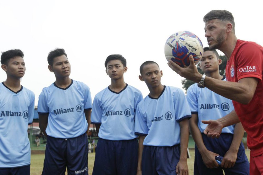Antusiasnya Legenda Bayern Munchen Pimpin Coaching Clinic Allianz Explorer Camp 2019 Antusiasnya Legenda Bayern Munchen Pimpin Coaching Clinic Allianz Explorer Camp 2019