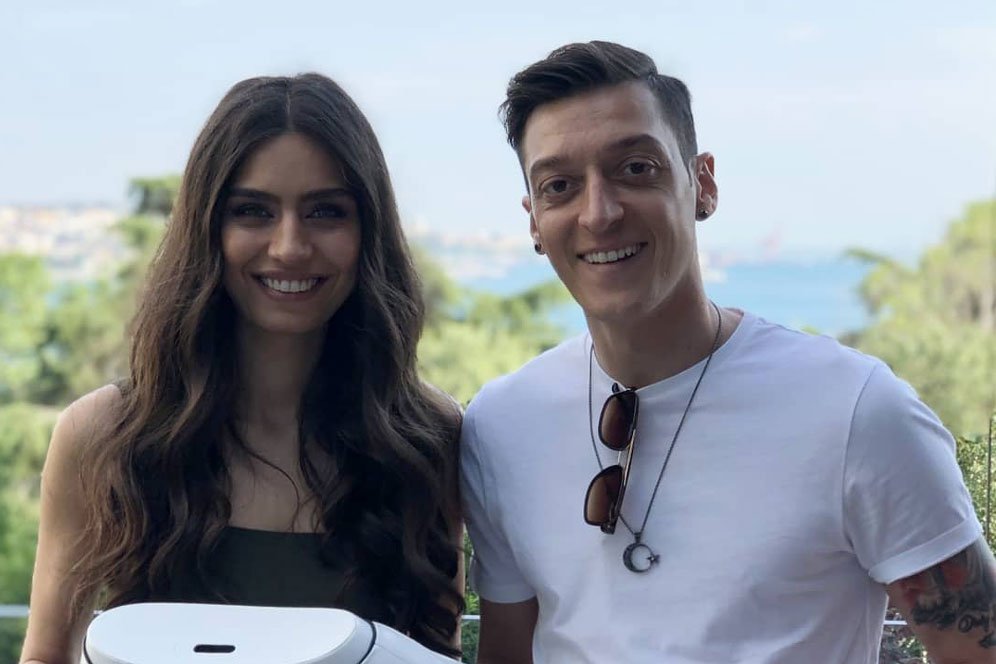 Cantiknya Amine Gulse, WAGs Mesut Ozil yang Baru Melahirkan Cantiknya Amine Gulse, WAGs Mesut Ozil yang Baru Melahirkan