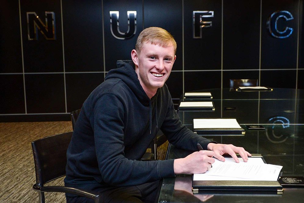 Terlalu Mahal, Manchester United Berhenti Kejar Sean Longstaff Terlalu Mahal, Manchester United Berhenti Kejar Sean Longstaff