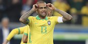 Sekuat-kuatnya Dani Alves Tetap Juga Tak Berdaya Saat Diserang Lebah Sekuat-kuatnya Dani Alves Tetap Juga Tak Berdaya Saat Diserang Lebah