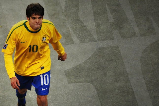 Memberi Debut Kepada Kaka Memberi Debut Kepada Kaka
