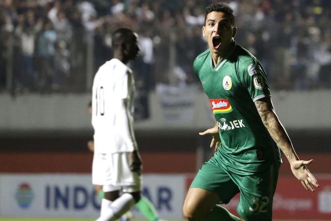 Lini Tengah Madura United vs PSS Sleman Lini Tengah Madura United vs PSS Sleman