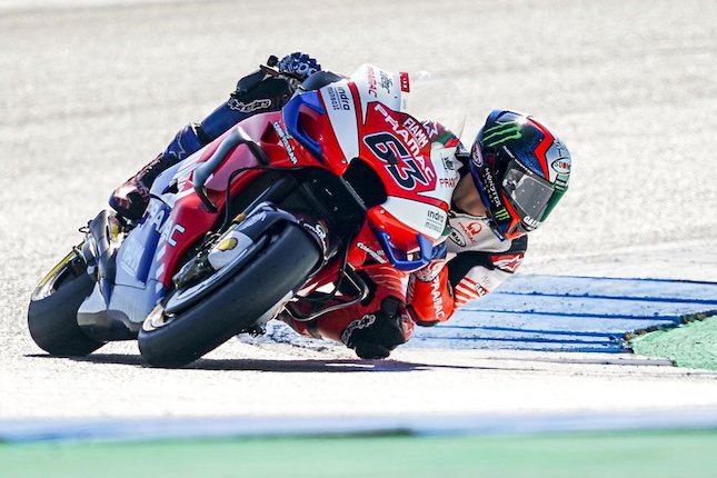 Pengalaman Dekat dengan Podium Perdana