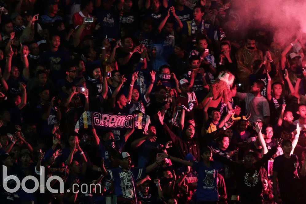 Arema FC Disanksi Akibat Insiden Flare di Kandang Bali United Arema FC Disanksi Akibat Insiden Flare di Kandang Bali United