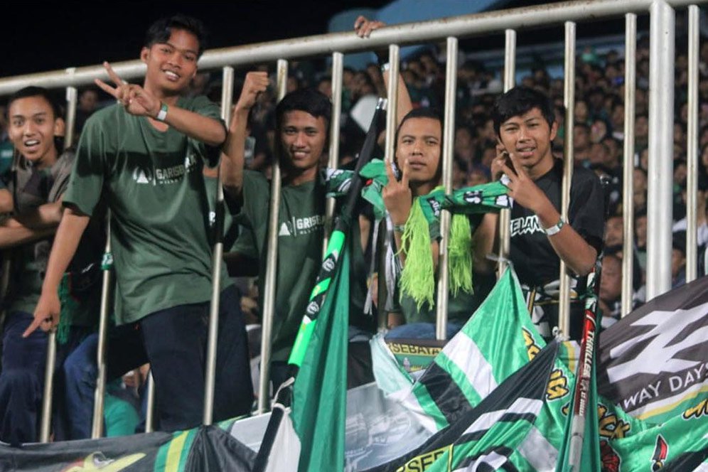 Dihukum Komdis, Bonek Tonton Laga Madura United vs Persebaya Dihukum Komdis, Bonek Tonton Laga Madura United vs Persebaya