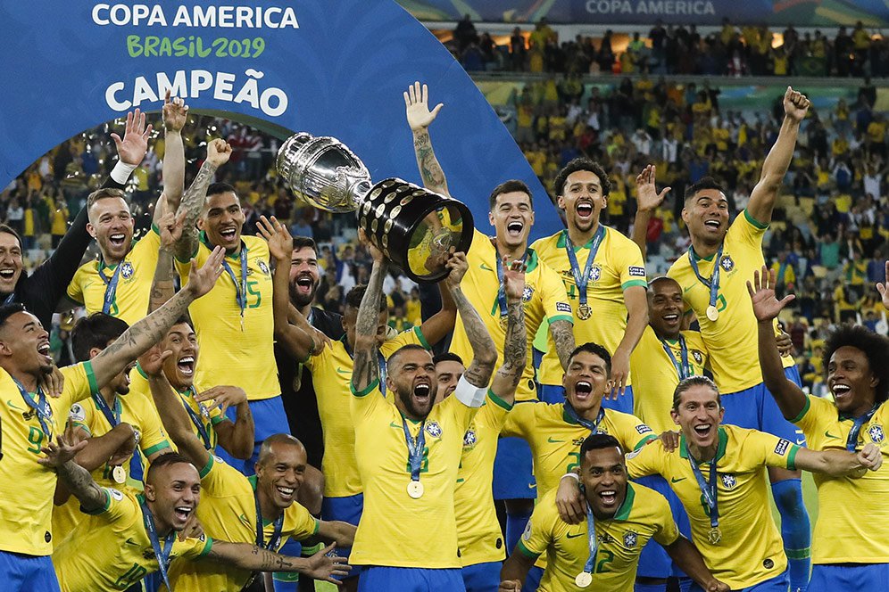 Keren! Dani Alves Jadi Pemain Pertama yang Raih 40 Trofi Keren! Dani Alves Jadi Pemain Pertama yang Raih 40 Trofi