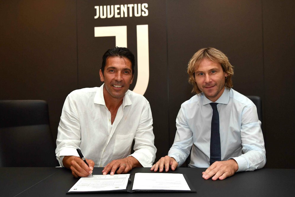 Buffon Pulang ke Juventus karena Cinta yang Tak Terbendung Buffon Pulang ke Juventus karena Cinta yang Tak Terbendung