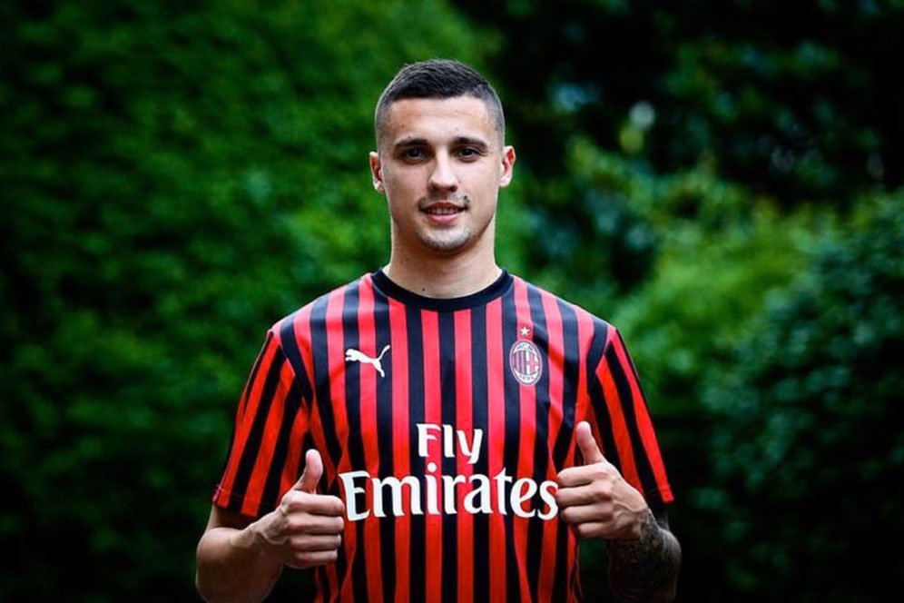 Rade Krunic Pede Bisa Jadi 'Kevin De Bruyne' Bagi AC Milan Rade Krunic Pede Bisa Jadi 'Kevin De Bruyne' Bagi AC Milan