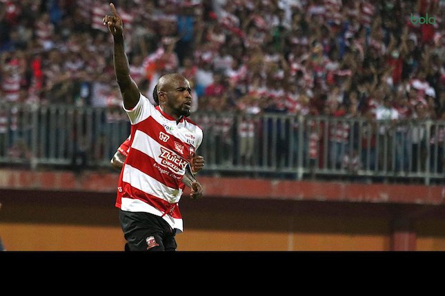 McMenemy Merespons Dimainkannya Greg oleh Madura United