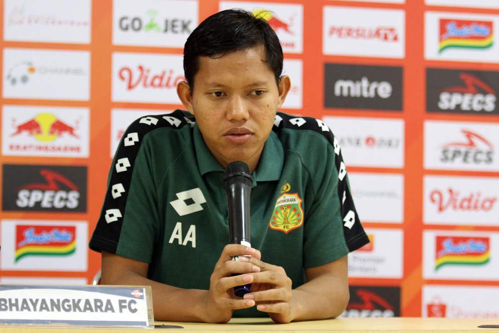 Disoraki Pendukung Persija, Adam Alis Meminta Maaf Disoraki Pendukung Persija, Adam Alis Meminta Maaf