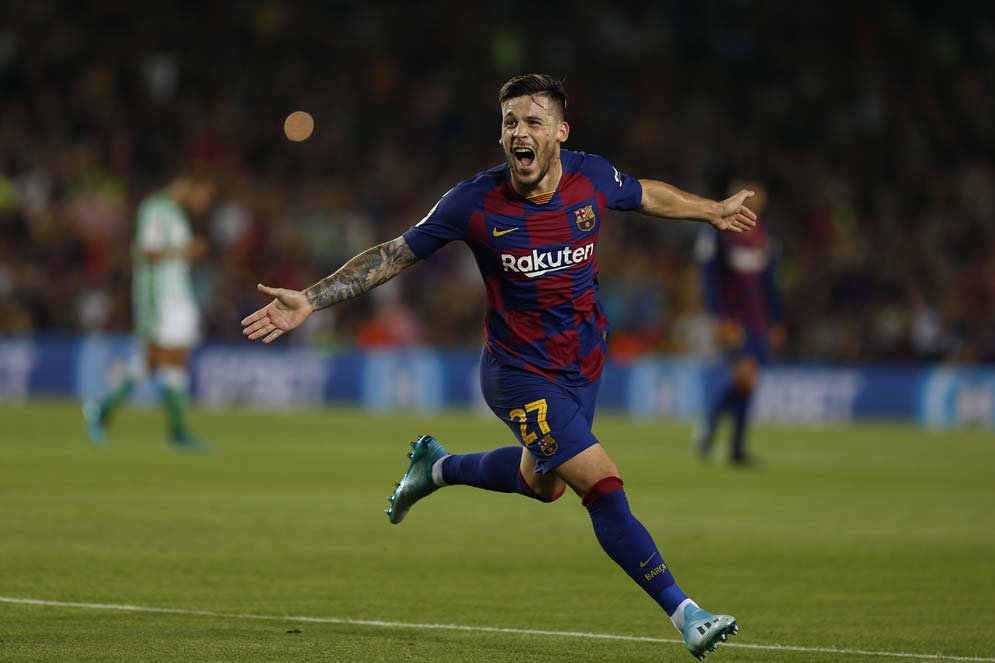 Duh, Eks Pemain Barcelona Digigit Anjing di Area Vital hingga Dilarikan ke RS