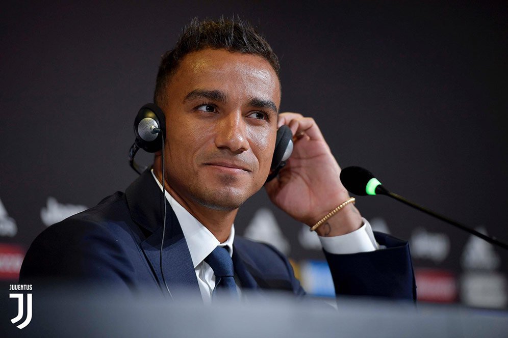 Reuni dengan Cristiano Ronaldo, Danilo Langsung Minta Nomor 7 Reuni dengan Cristiano Ronaldo, Danilo Langsung Minta Nomor 7
