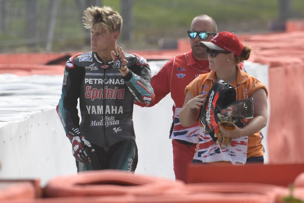 Fabio Quartararo Jatuh Usai Lihat Ban Belakang Alex Rins Selip Fabio Quartararo Jatuh Usai Lihat Ban Belakang Alex Rins Selip