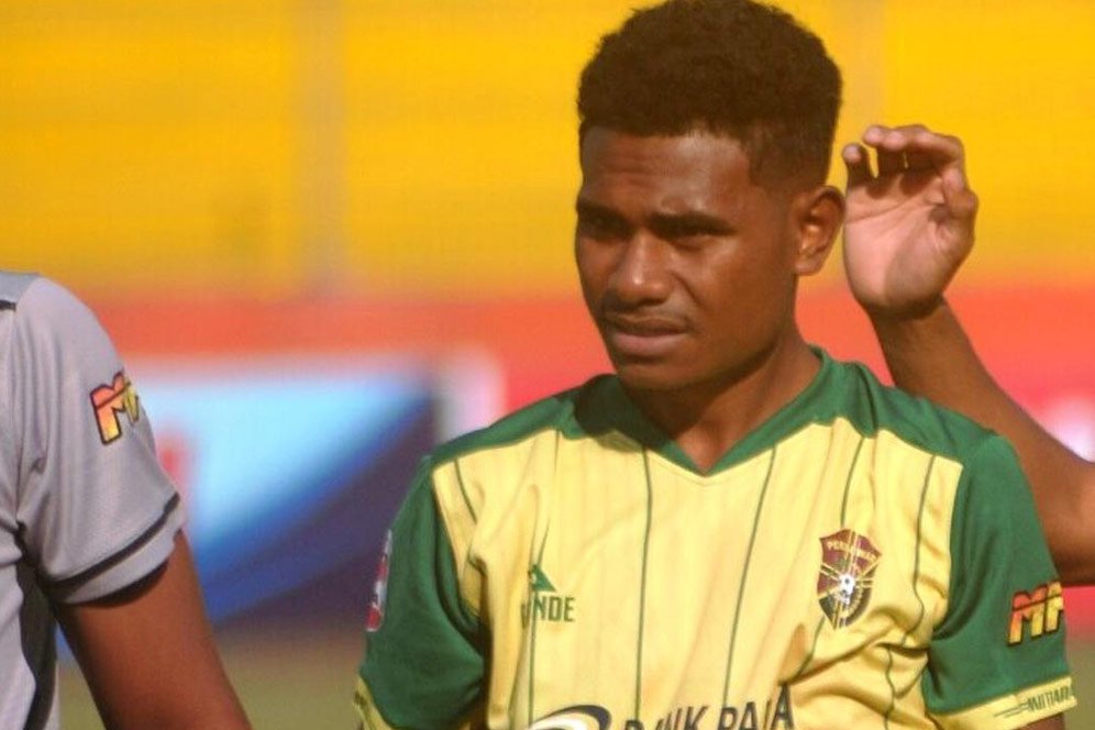 Krismon Wombaibobo, dari Persewar Waropen Berjuang Menembus Timnas Indonesia U-22 Krismon Wombaibobo, dari Persewar Waropen Berjuang Menembus Timnas Indonesia U-22