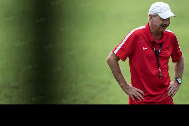 Alfred Riedl: Korban Dualisme Sepak Bola Indonesia Alfred Riedl: Korban Dualisme Sepak Bola Indonesia