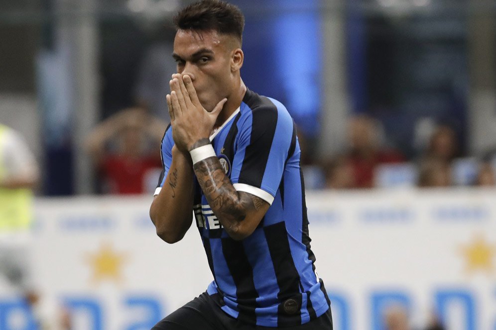 Barcelona Goda Lautaro Martinez dengan Gaji yang Menggiurkan Barcelona Goda Lautaro Martinez dengan Gaji yang Menggiurkan