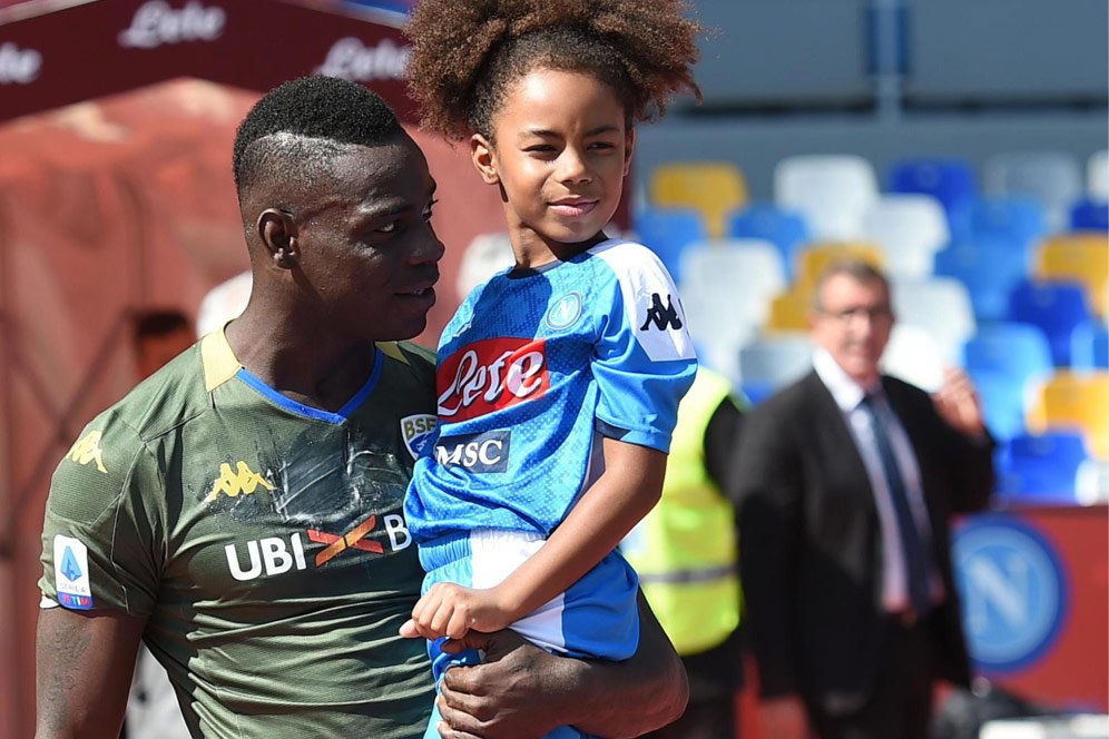 Cerita Mario Balotelli: Cetak Gol Saat Anaknya Pakai Jersey Napoli Cerita Mario Balotelli: Cetak Gol Saat Anaknya Pakai Jersey Napoli
