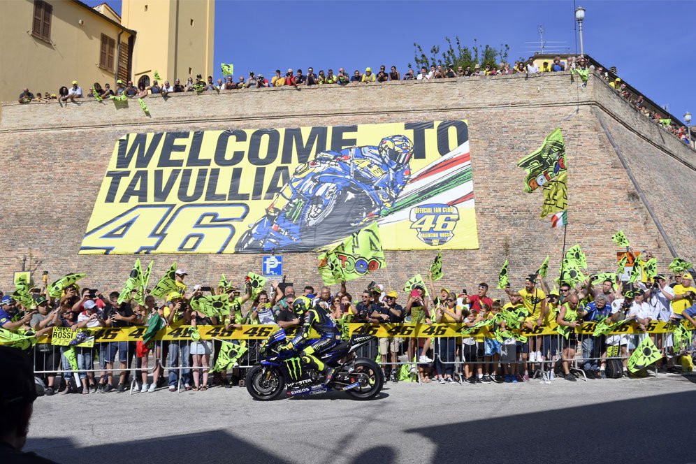Galeri Foto: Valentino Rossi Keliling Tavullia Pakai YZR-M1