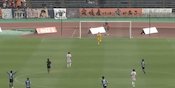 Kurang dari 90 Detik, Kiper Ini Kebobolan Dua Kali dari Tendangan Jarak Jauh