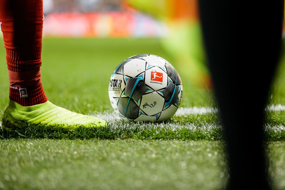 Bundesliga Lanjut dengan Aturan Aneh: Tuan Rumah Kalah Jika Fans Datang ke Stadion Bundesliga Lanjut dengan Aturan Aneh: Tuan Rumah Kalah Jika Fans Datang ke Stadion