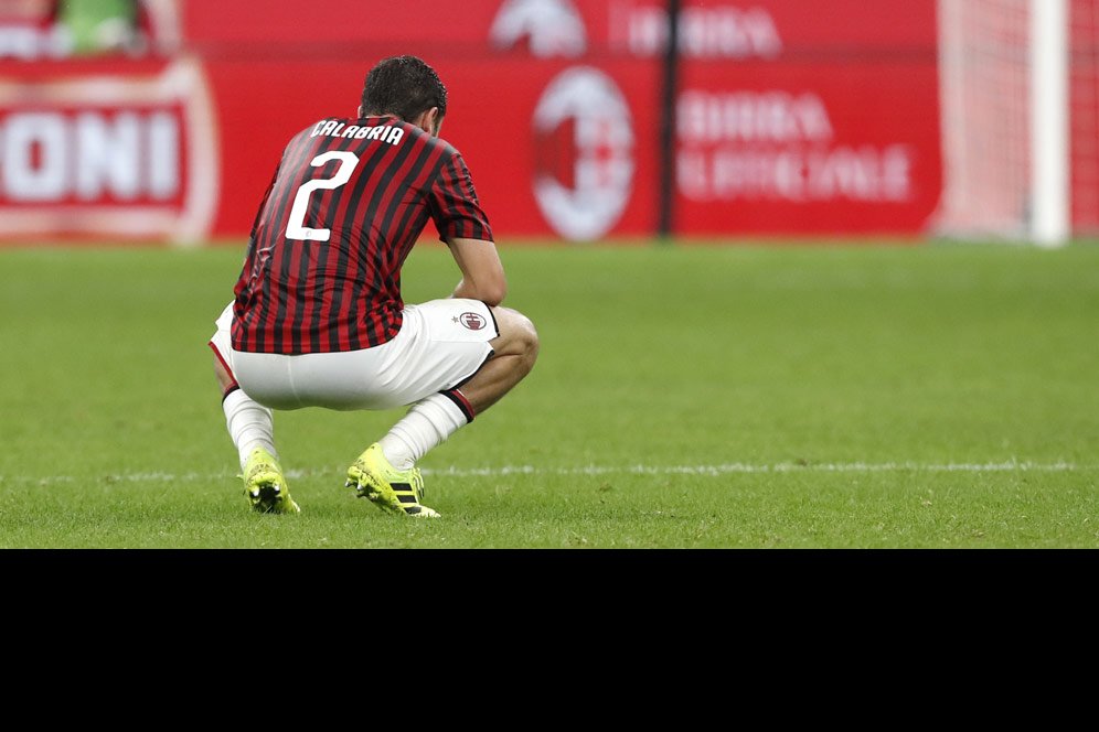 Davide Calabria, Bek Milan Pendulang Kartu Merah Nomor Satu di Eropa Davide Calabria, Bek Milan Pendulang Kartu Merah Nomor Satu di Eropa