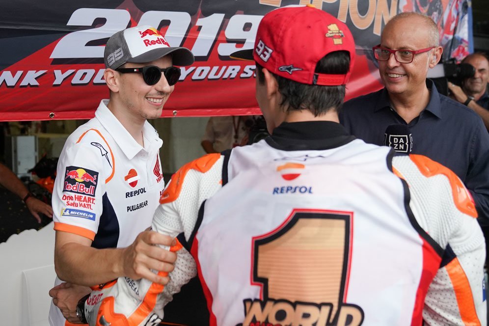 Jorge Lorenzo Angkat Topi Marc Marquez Bisa Jinakkan Honda