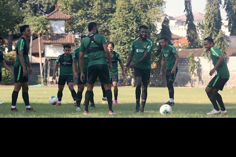 Pelatih Kiper Persebaya Yakin Rivky Mokodompit Mampu Bersaing di Timnas Senior Pelatih Kiper Persebaya Yakin Rivky Mokodompit Mampu Bersaing di Timnas Senior
