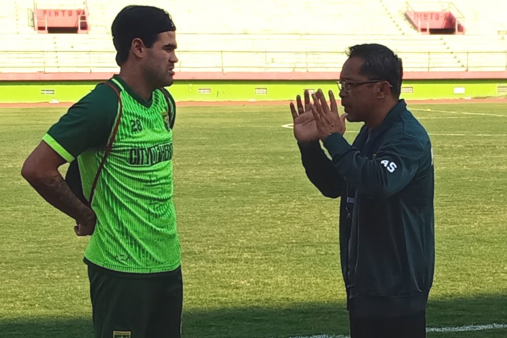 Tanamkan Ciri Khas Persebaya, Aji Santoso Ajak Aryn Williams Berdiskusi Tanamkan Ciri Khas Persebaya, Aji Santoso Ajak Aryn Williams Berdiskusi