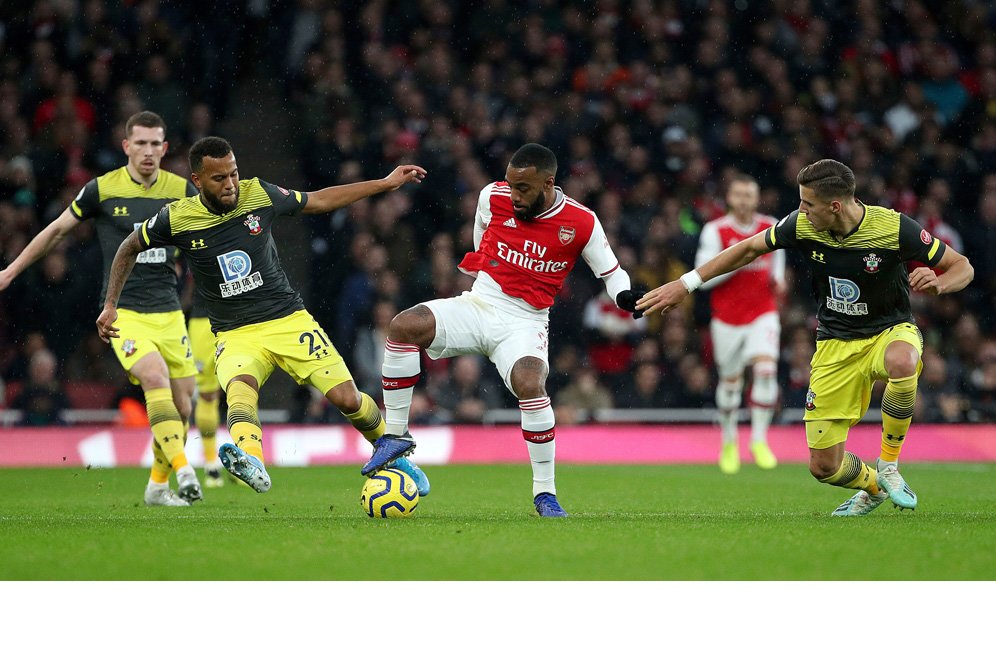 Emirates Stadium Tak Lagi Angker, Unai Emery Minta Fans Arsenal Berubah