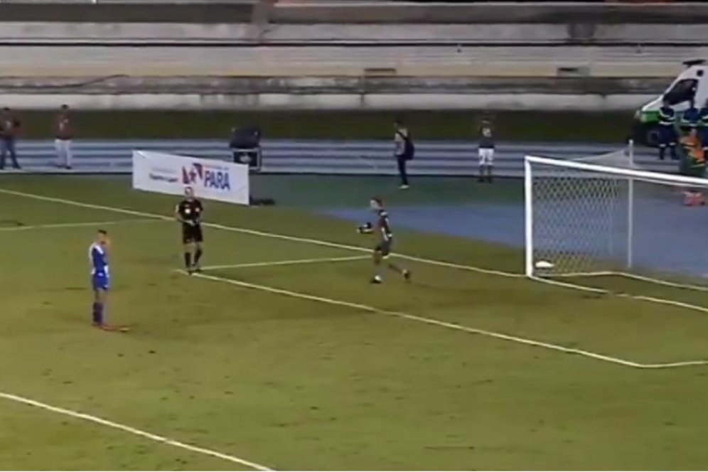Video: Anda Akan Jengkel, tapi Kemudian Ngakak Lihat Penalti Ini Video: Anda Akan Jengkel, tapi Kemudian Ngakak Lihat Penalti Ini