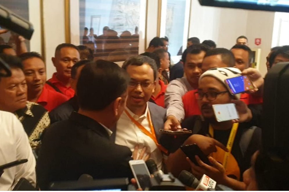 Jelang Pembukaan Kongres PSSI, Iwan Bule dan Vijaya Fitriyasa Bersitegang Jelang Pembukaan Kongres PSSI, Iwan Bule dan Vijaya Fitriyasa Bersitegang