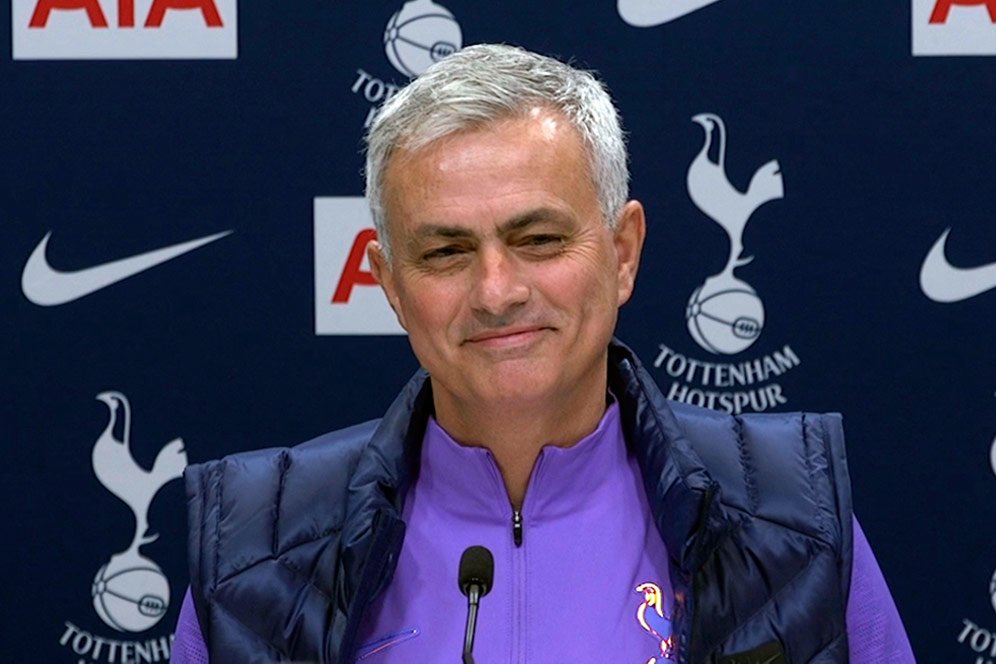 Mourinho Masih Belum Juga Temui Pochettino, Mengapa? Mourinho Masih Belum Juga Temui Pochettino, Mengapa?