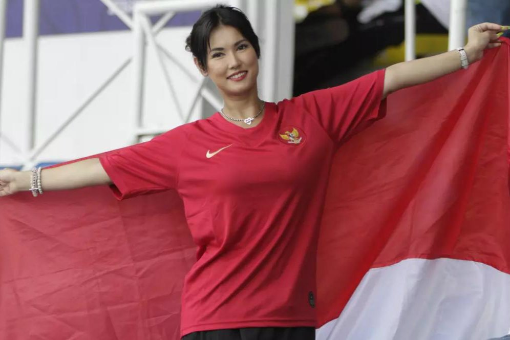 Galeri: Aksi Maria Ozawa Alias Miyabi Saat Dukung Timnas Indonesia U-22 di SEA Games 2019