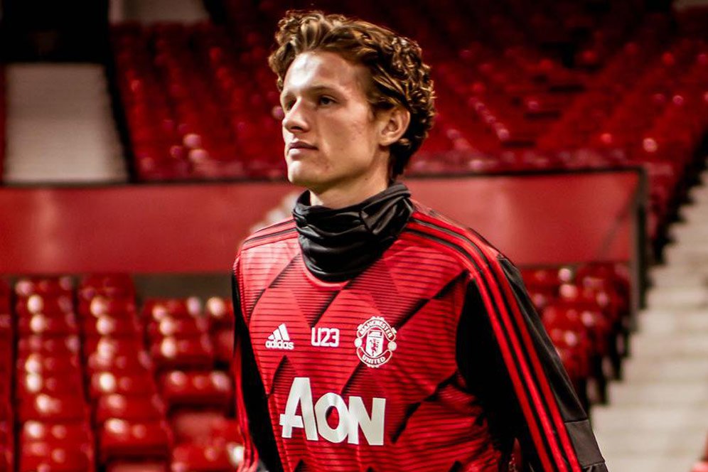 Pulih dari Kanker, Bek Muda ini Siap Unjuk Gigi di Skuat Manchester United Pulih dari Kanker, Bek Muda ini Siap Unjuk Gigi di Skuat Manchester United
